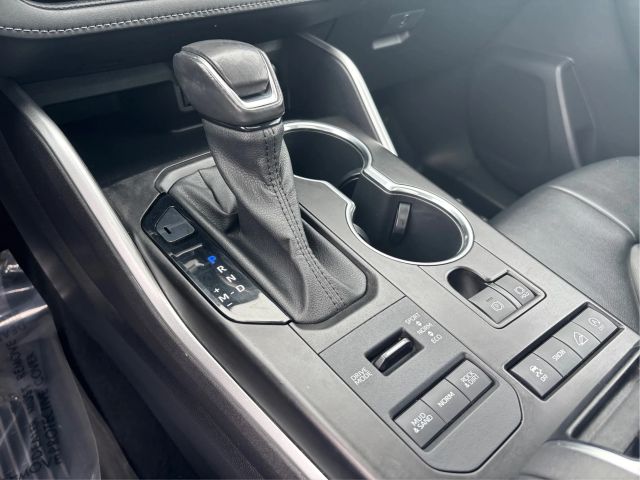 Vehicle image 27 of 42