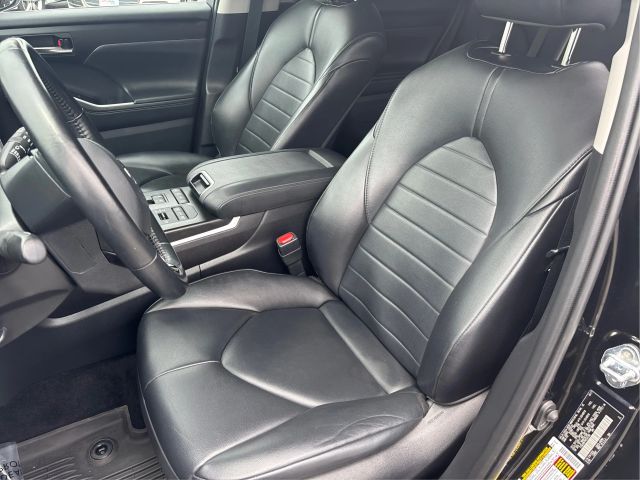 Vehicle image 13 of 42