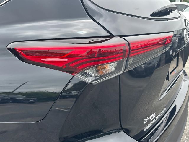 Vehicle image 37 of 42