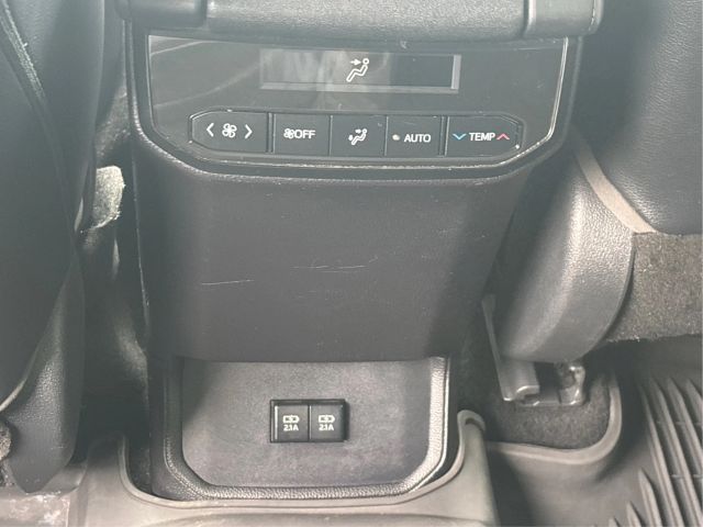 Vehicle image 35 of 42