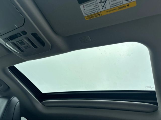 Vehicle image 18 of 42
