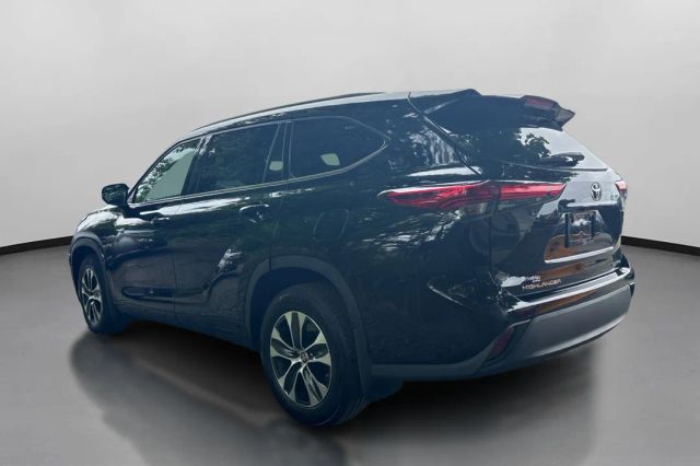 Vehicle image 6 of 42