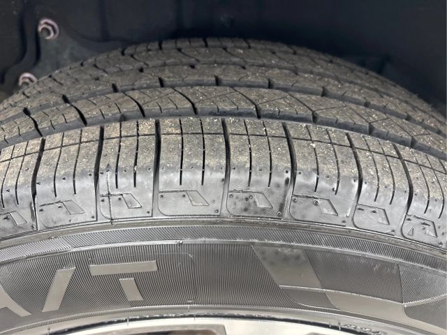 Vehicle image 11 of 42