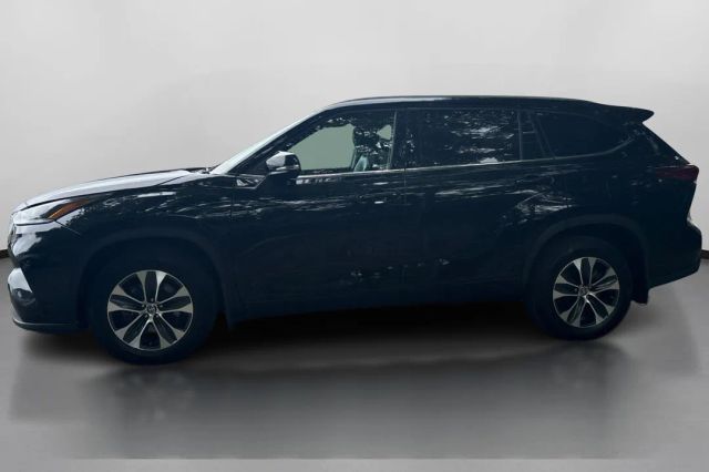 Vehicle image 2 of 42