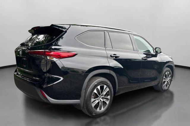 Vehicle image 7 of 42