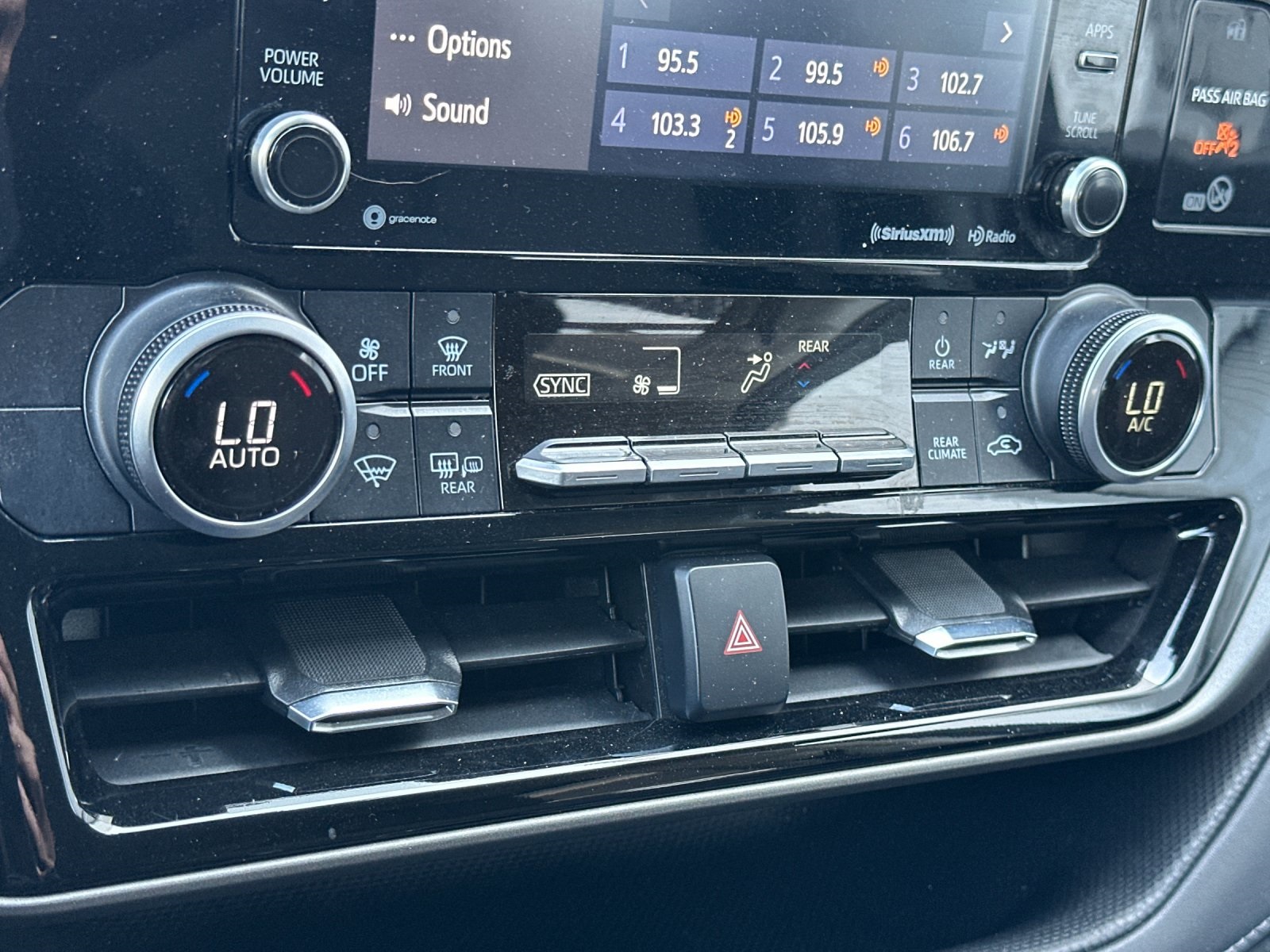 Vehicle image 28 of 29