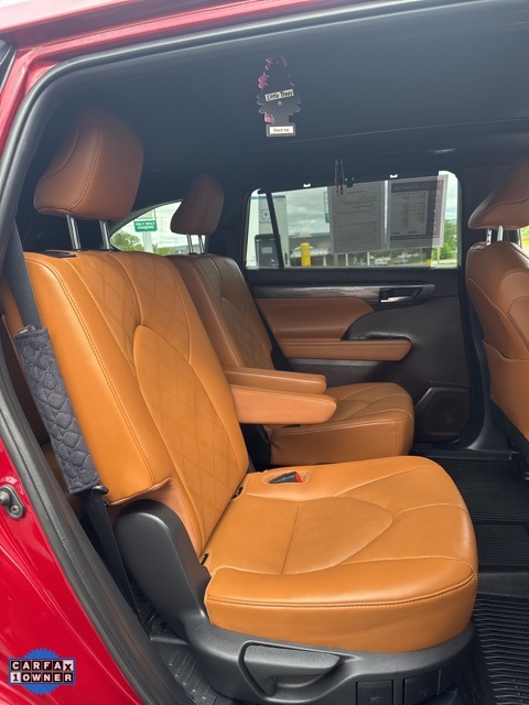 Vehicle image 17 of 50