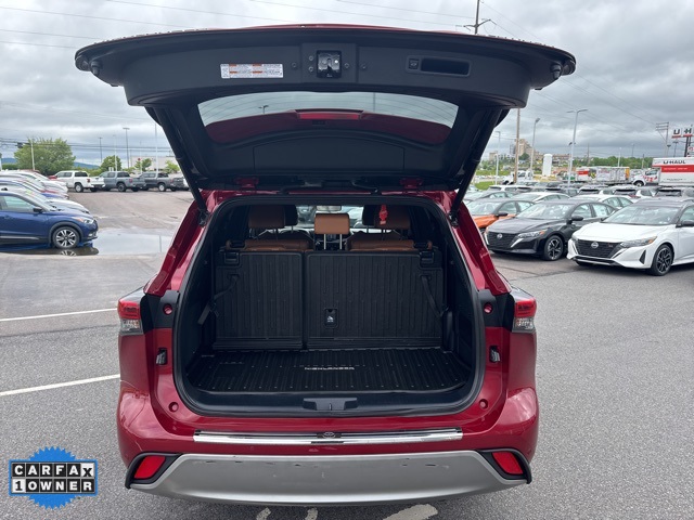 Vehicle image 22 of 50