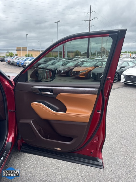 Vehicle image 16 of 50