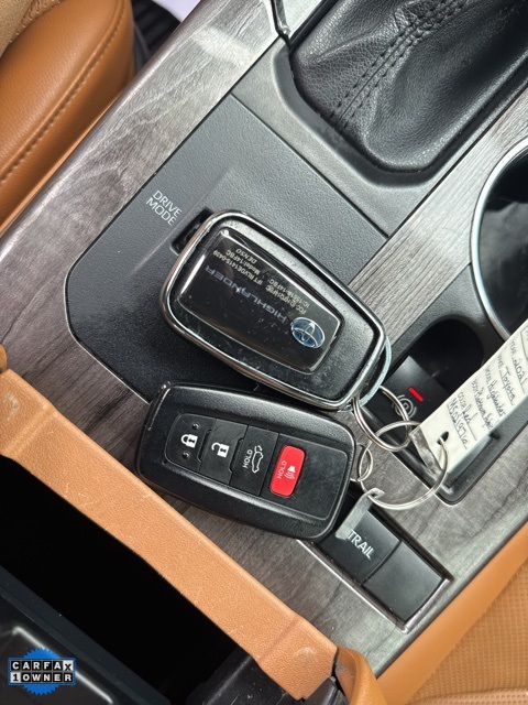 Vehicle image 40 of 50