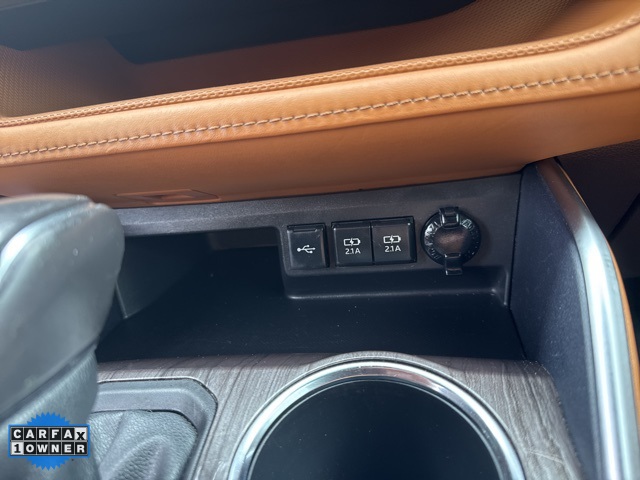 Vehicle image 32 of 50