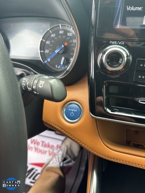 Vehicle image 41 of 50