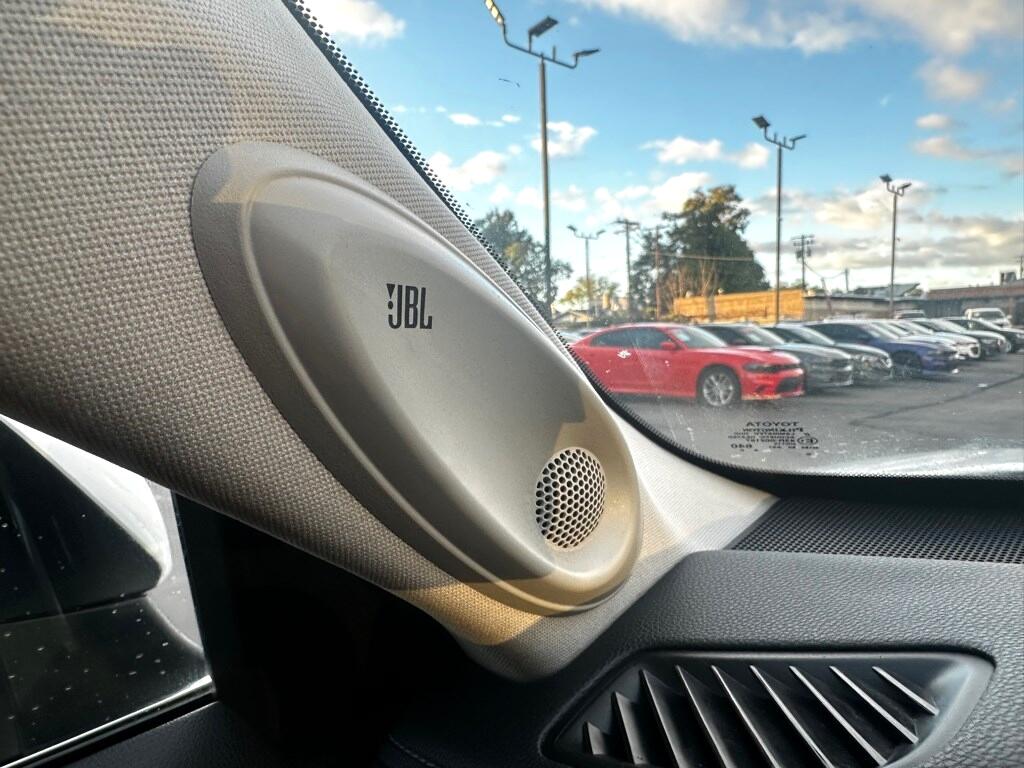 Vehicle image 39 of 42