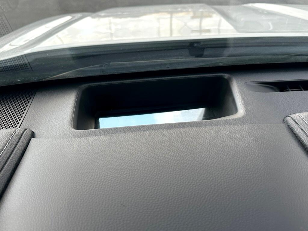 Vehicle image 25 of 42