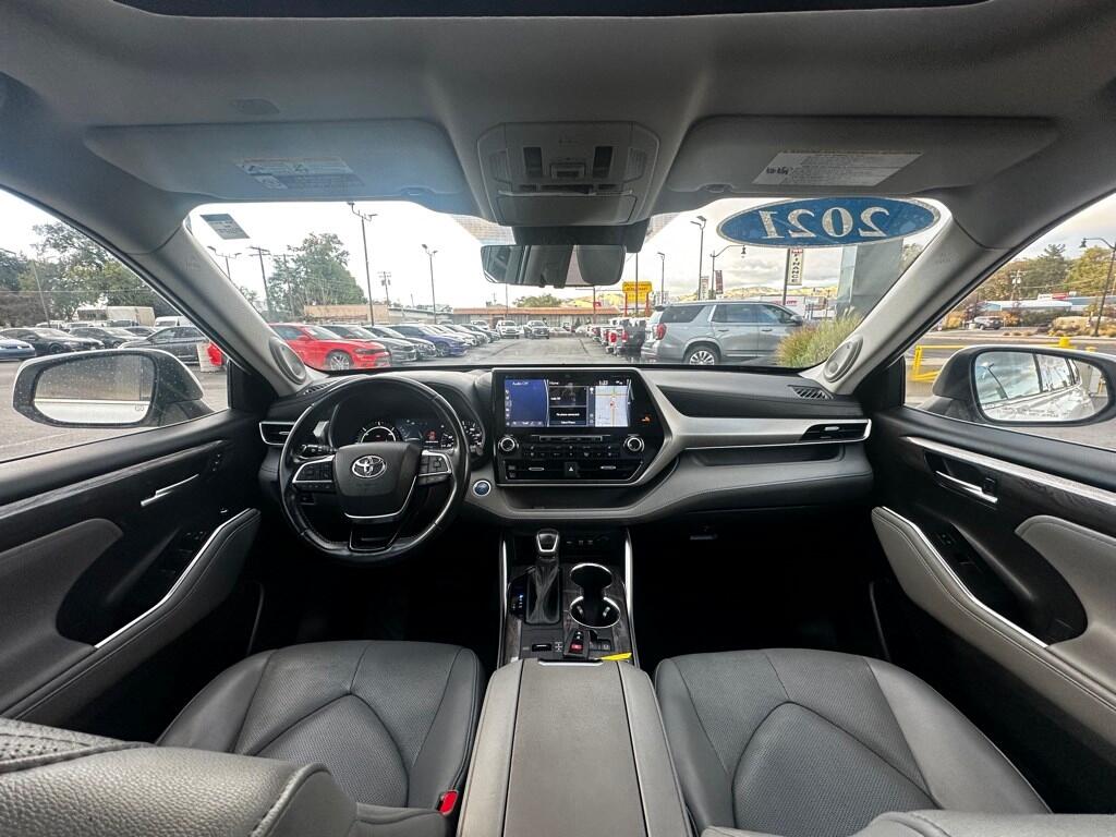 Vehicle image 20 of 42