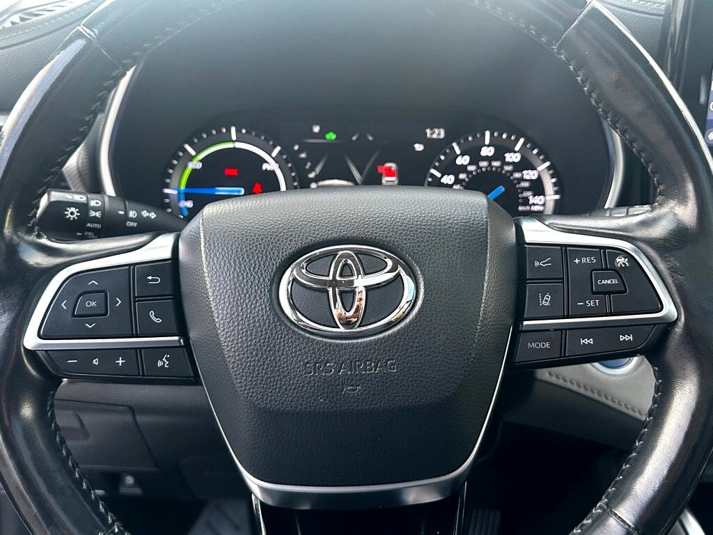 Vehicle image 26 of 42