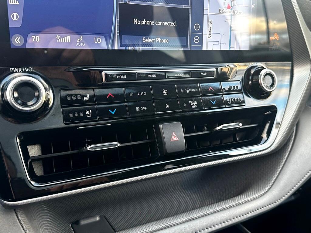 Vehicle image 32 of 42