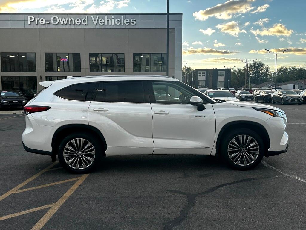 Vehicle image 3 of 42