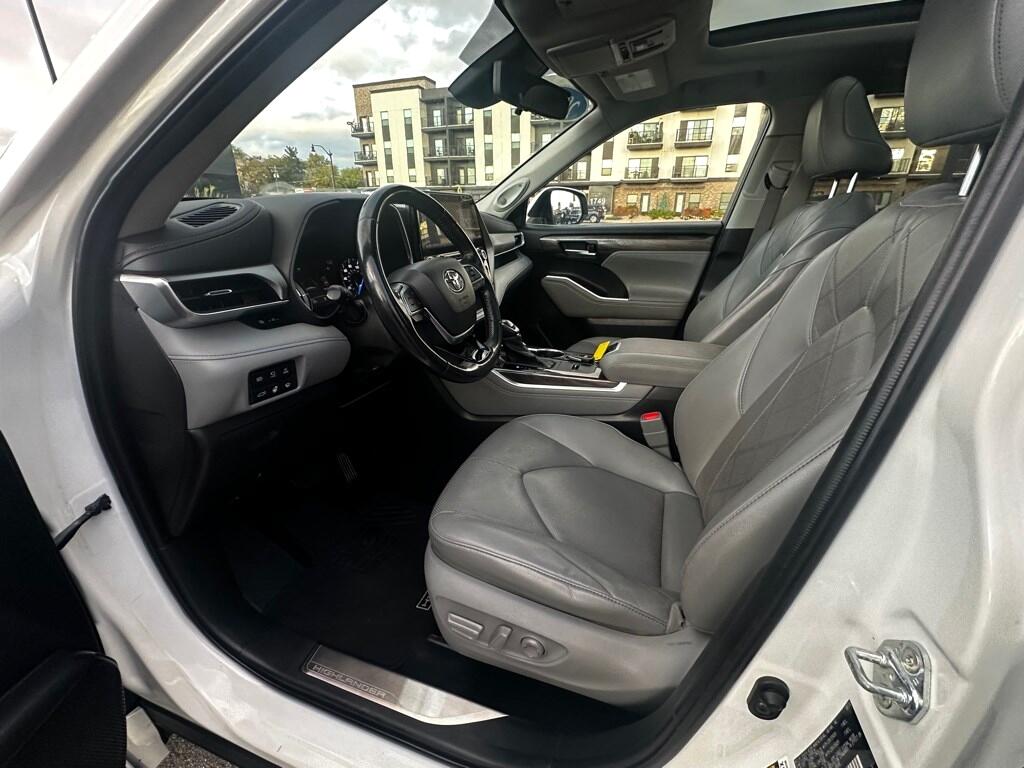 Vehicle image 13 of 42