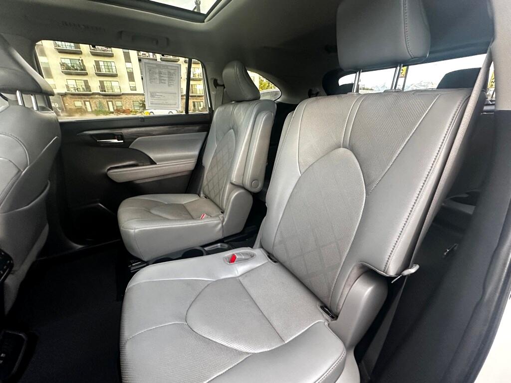 Vehicle image 16 of 42