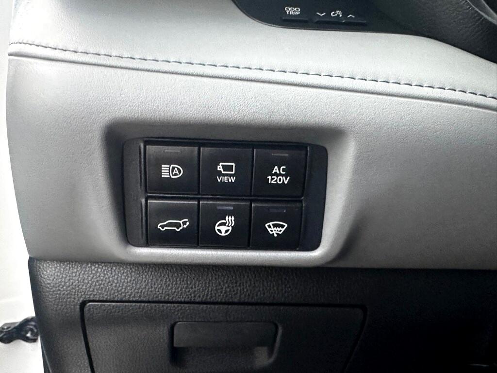 Vehicle image 24 of 42
