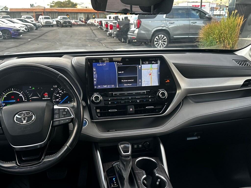 Vehicle image 21 of 42