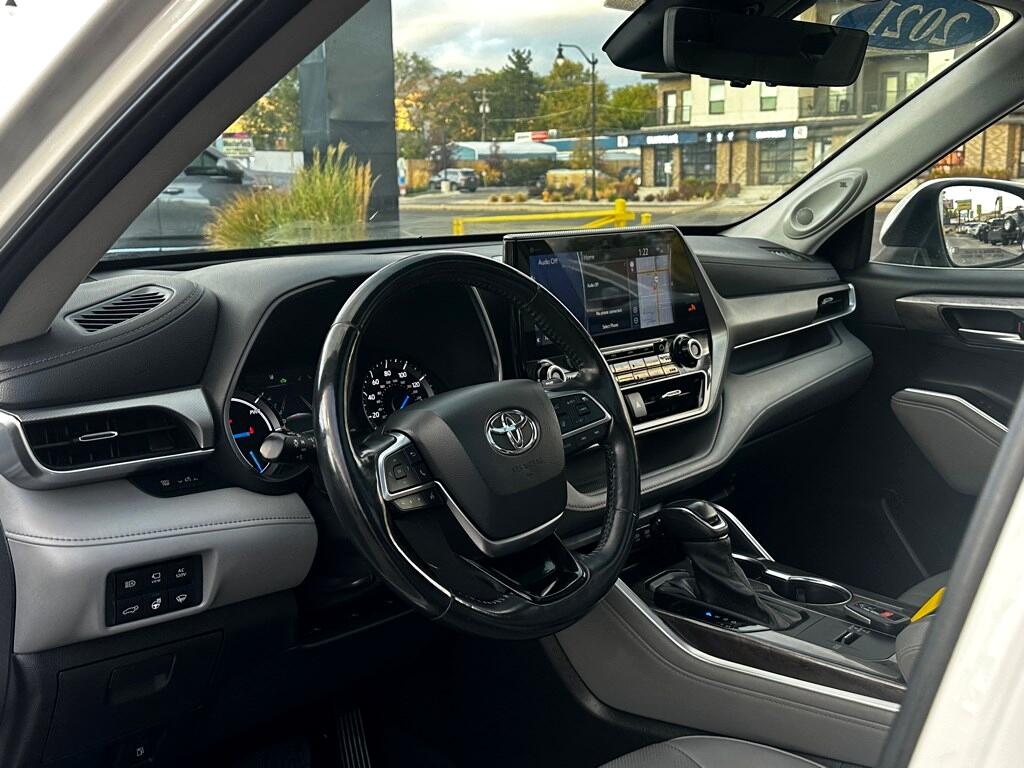 Vehicle image 12 of 42