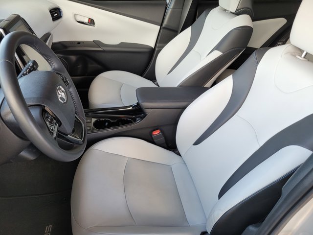 Vehicle image 15 of 27