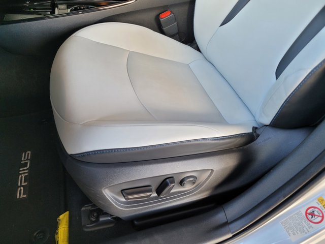 Vehicle image 16 of 27