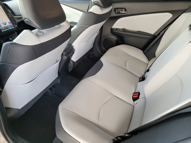 Vehicle image 11 of 27