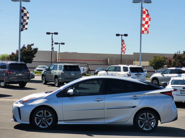 Vehicle image 8 of 27