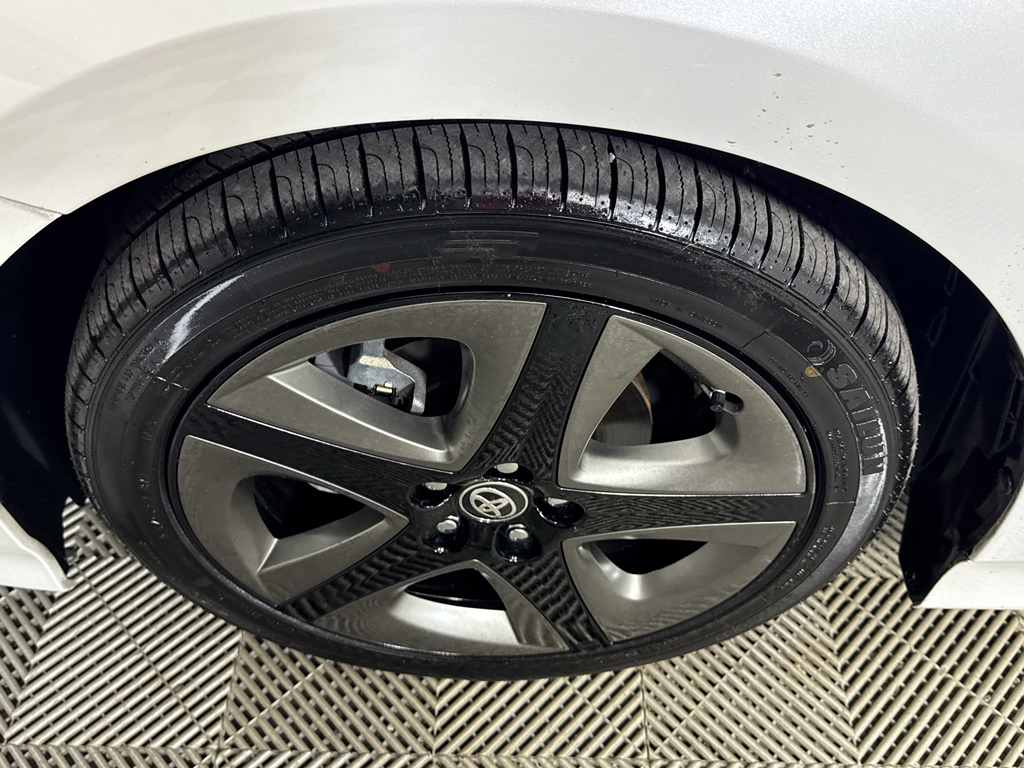 Vehicle image 27 of 28