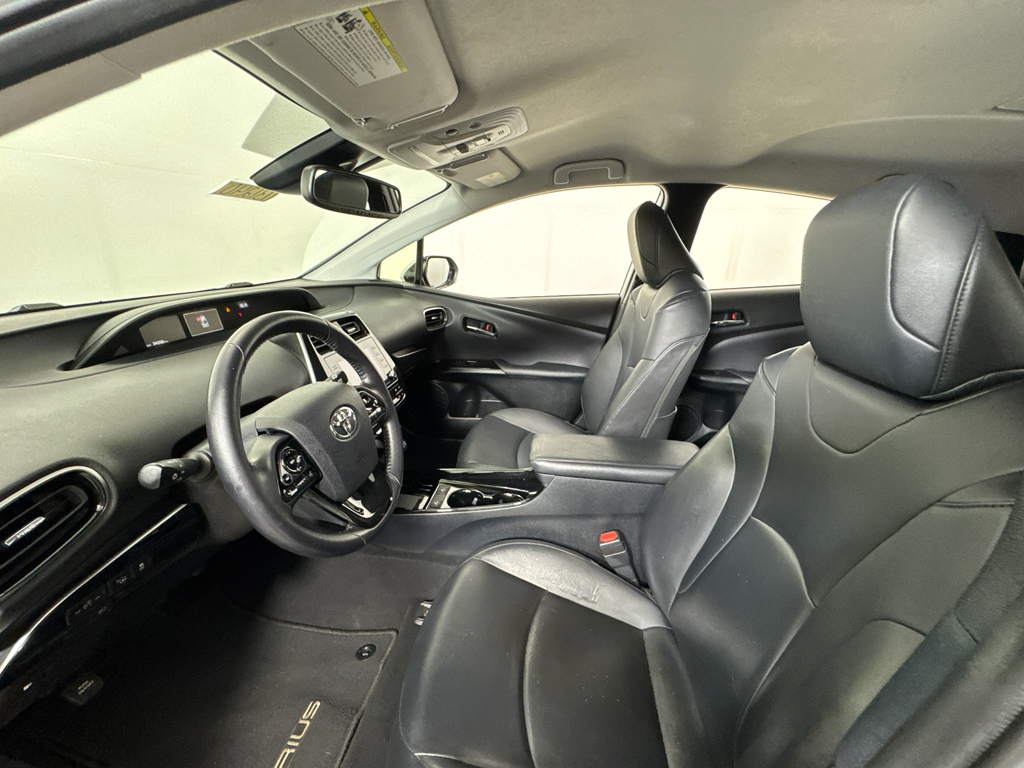 Vehicle image 15 of 28