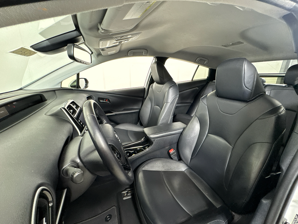 Vehicle image 13 of 28