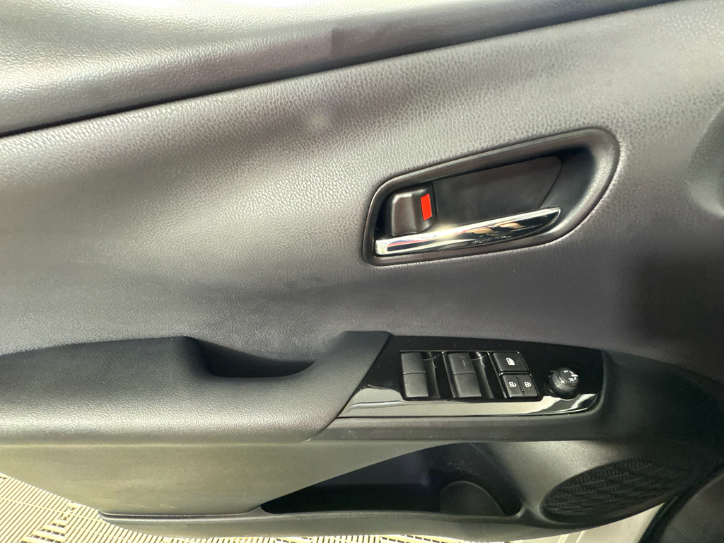 Vehicle image 23 of 28