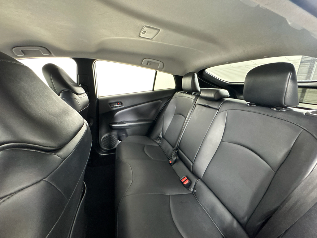 Vehicle image 25 of 28