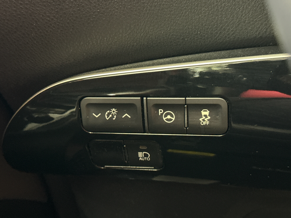 Vehicle image 16 of 28