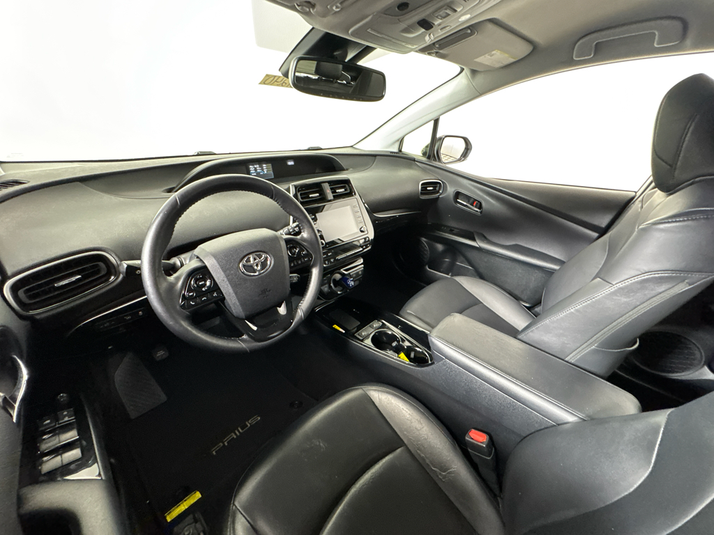 Vehicle image 26 of 28