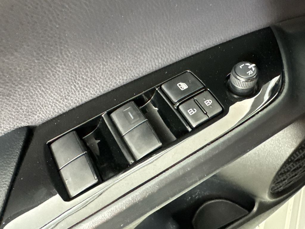 Vehicle image 24 of 28