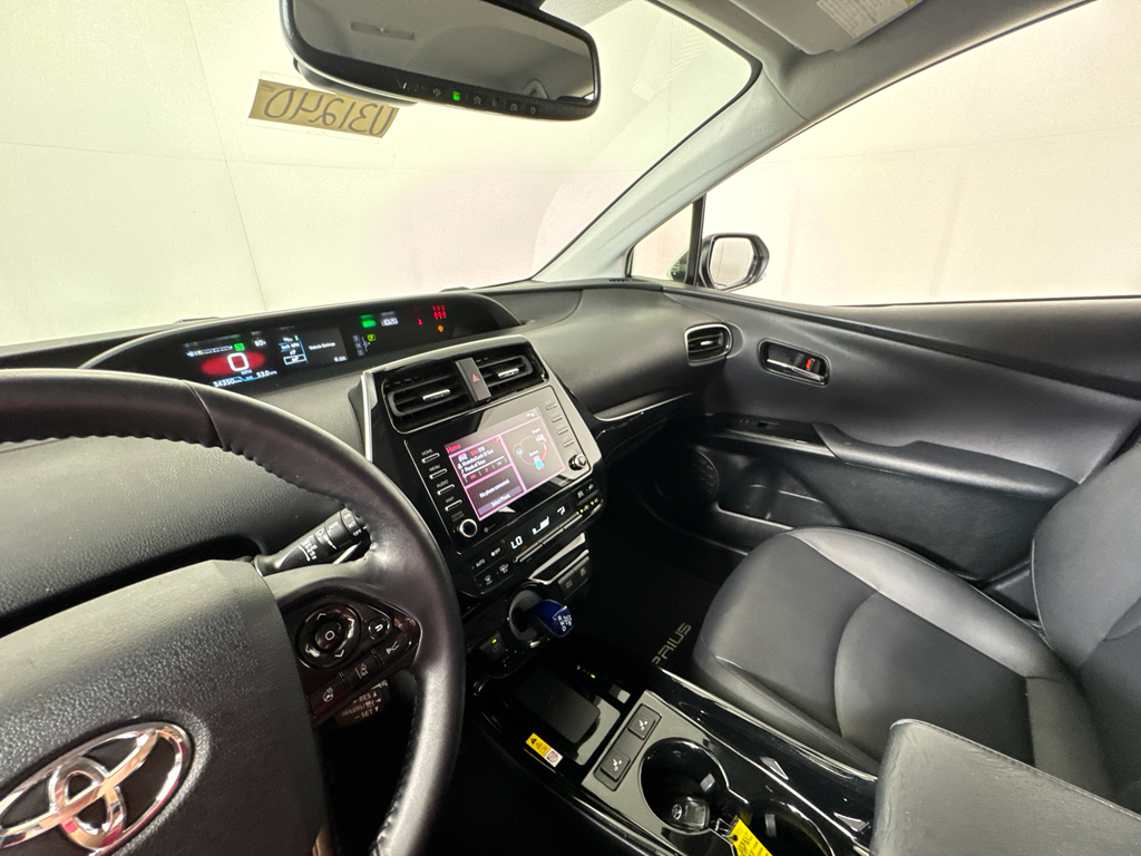 Vehicle image 22 of 28