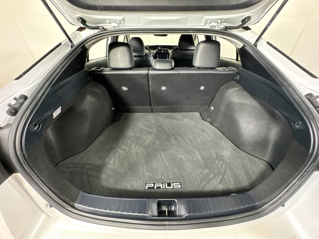 Vehicle image 12 of 28
