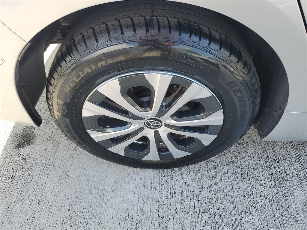 Vehicle image 6 of 28