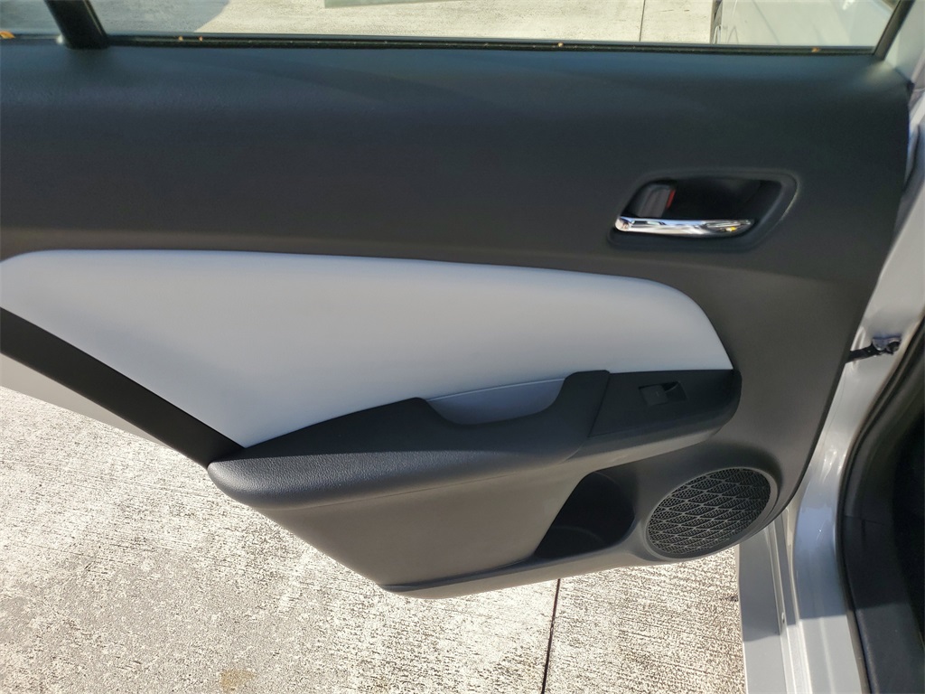 Vehicle image 22 of 28