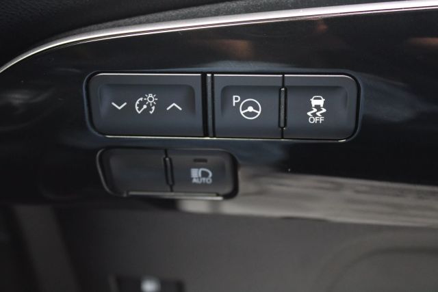Vehicle image 24 of 41