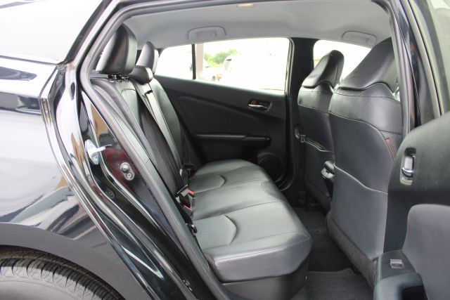 Vehicle image 28 of 41