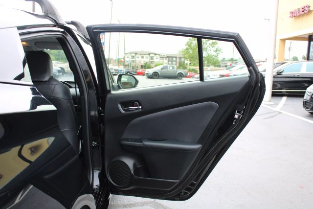 Vehicle image 27 of 41