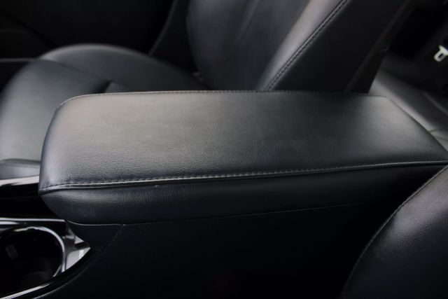 Vehicle image 21 of 41