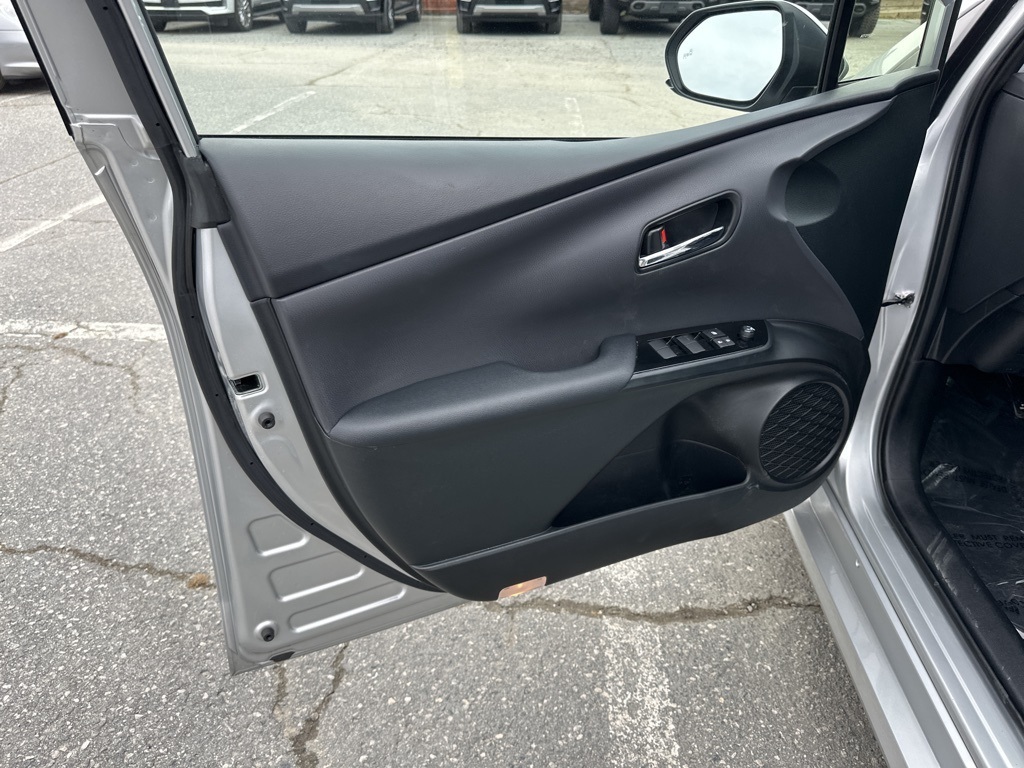 Vehicle image 23 of 36