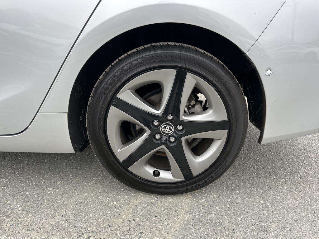 Vehicle image 10 of 36
