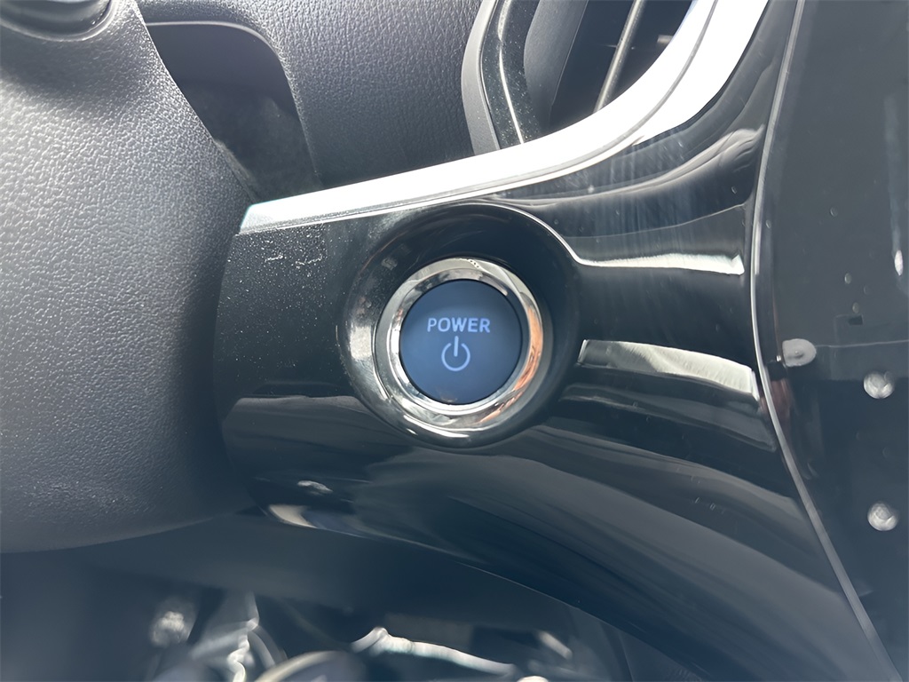 Vehicle image 33 of 36